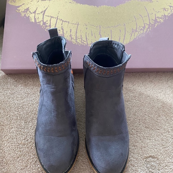 Grey booties with floral embroidery - Picture 3 of 5